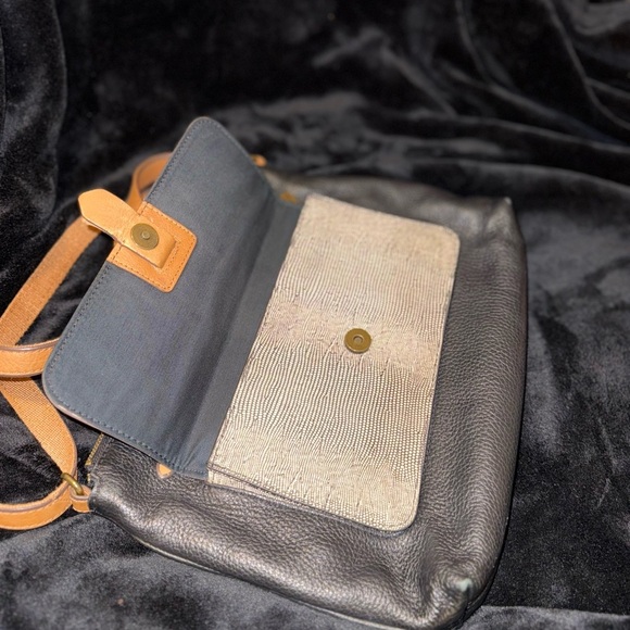 Fossil Black and Tan Crossbody Bag with Structured Elegance - Picture 11 of 14